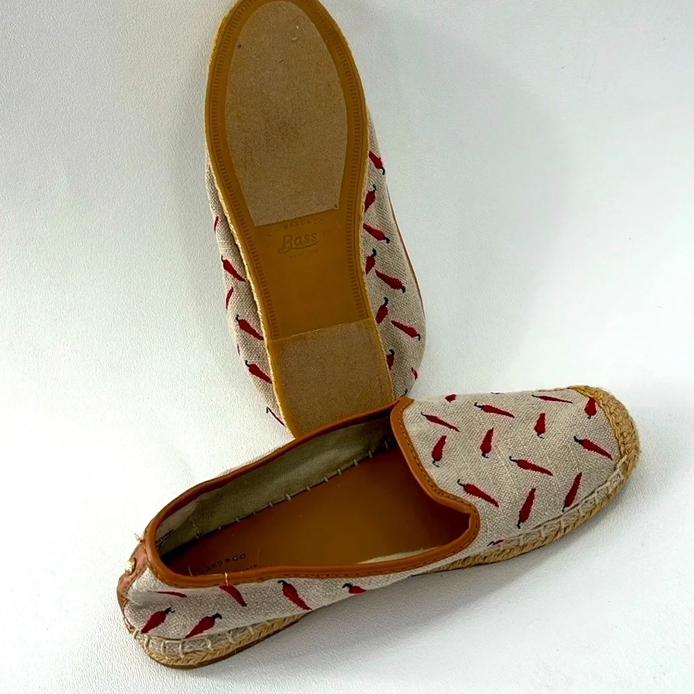 G.H. Bass & Co. Chili Pepper Embroidered Canvas Espadrille, Size 7‎ Women